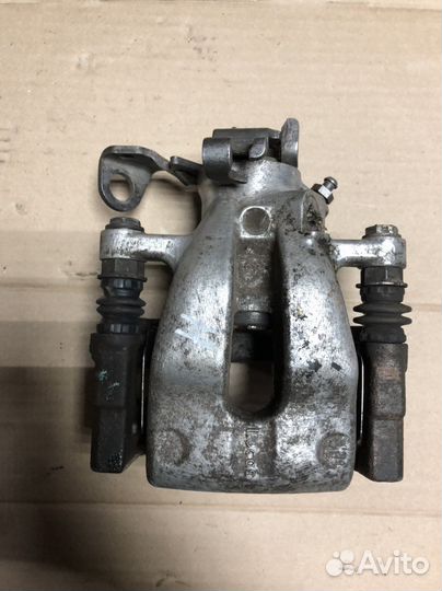 Суппорт задний правый Опель Астра Аш