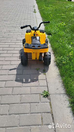 Детский квадроцикл на аккумуляторе