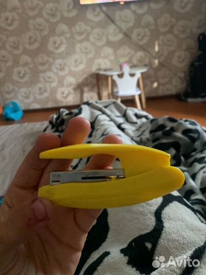 Степлер для бумаг + скобы в подарок