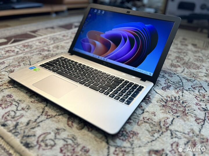 Игровой Ноутбук Asus core i3/GeForce 920m/ssd