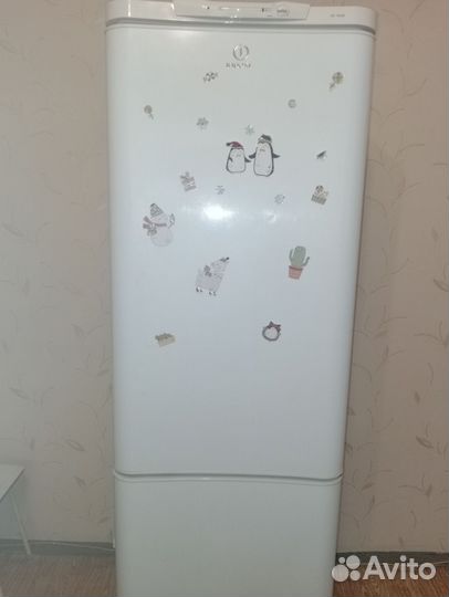Холодильник бу indesit