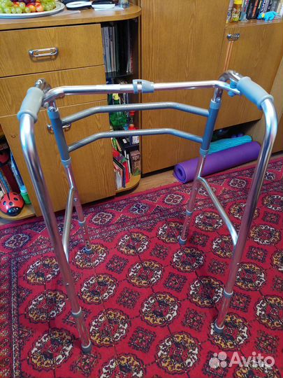 Ходунки для взрослых инвалидов