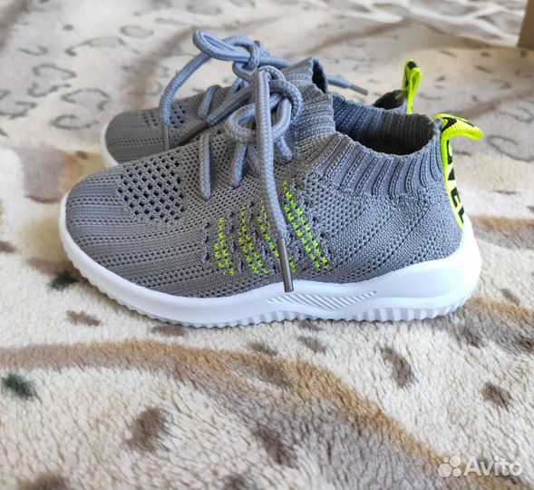 Кроссовки детские 25