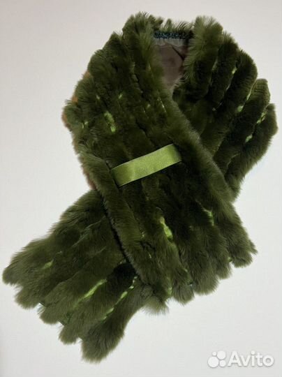 Зеленый шарф кролик