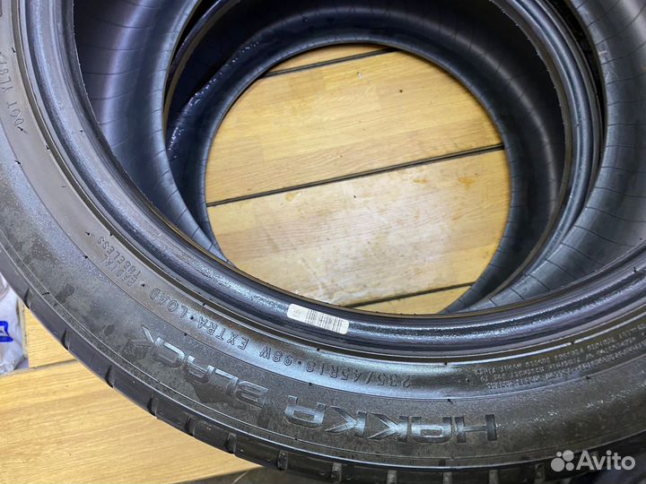 Nokian Tyres Hakka Black 235/45 R18 98W