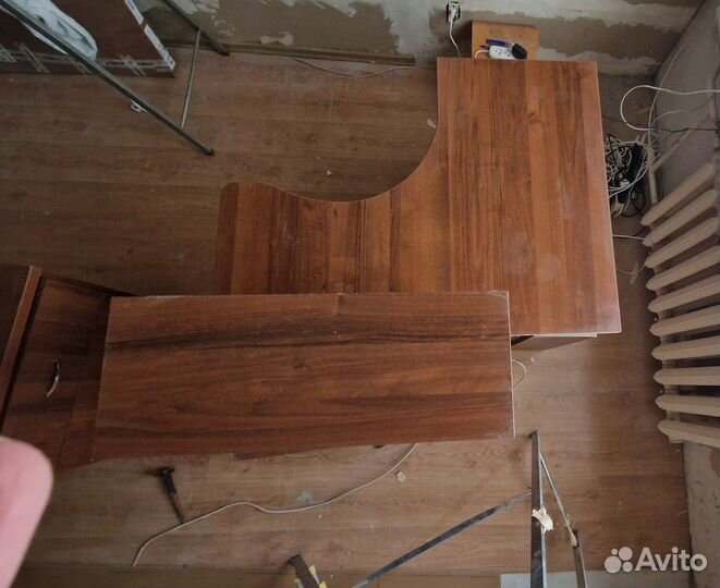 Угловой письменный стол