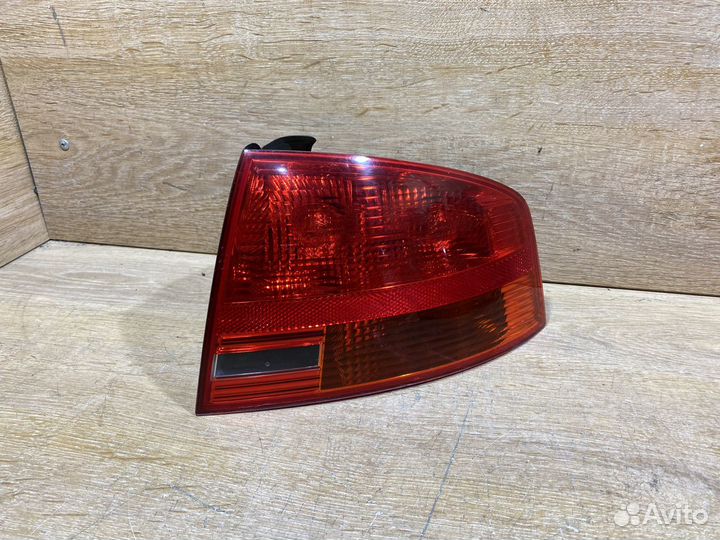Фонарь правый Audi A4 B7 Арт. 110468