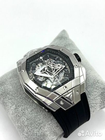 Часы Hublot Big Bang Sang Bleu