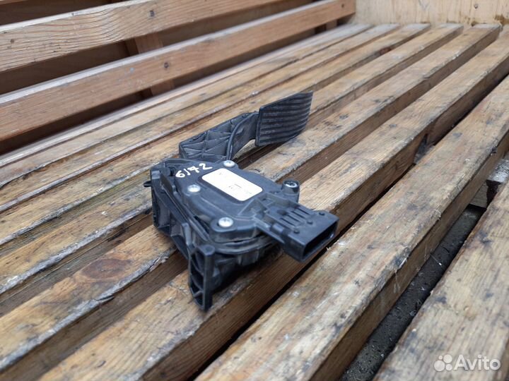 Opel Astra J GTC 1.4 - педаль газа (акселератора)