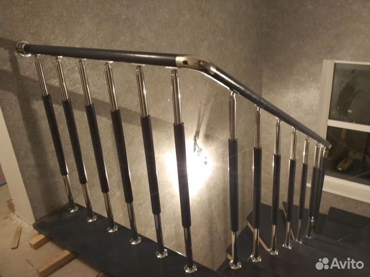 Перила из нержавейки и дерева