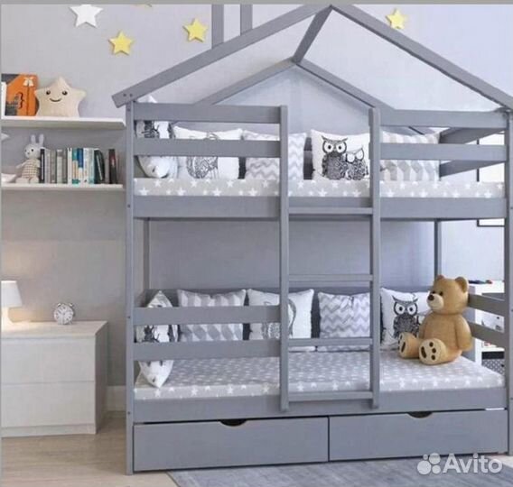 Двухъярусная кровать домик