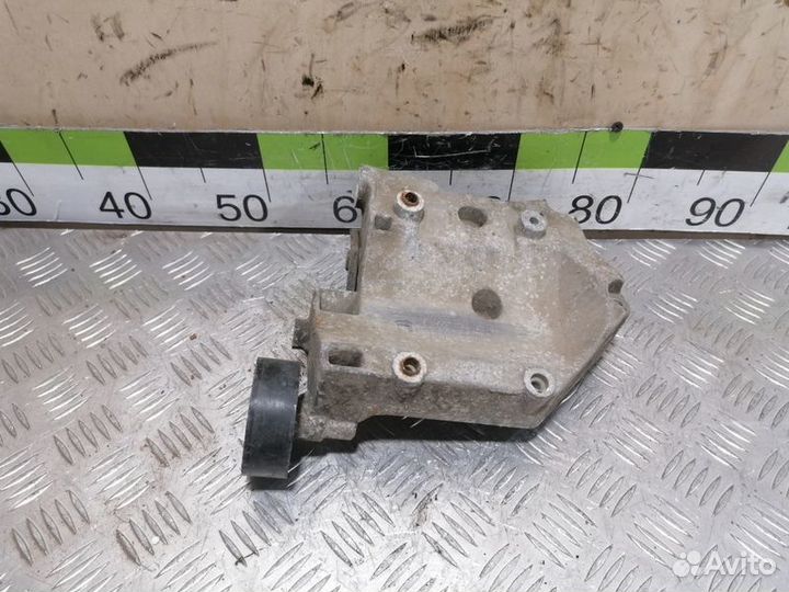 Кронштейн компрессора кондиционера Ssang yong Kyro