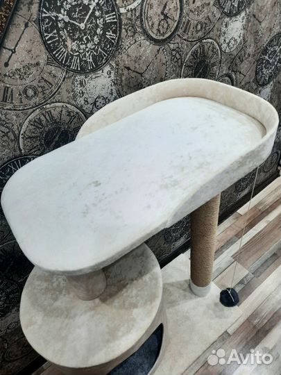 Для Мейн-куна домик с когтеточкой