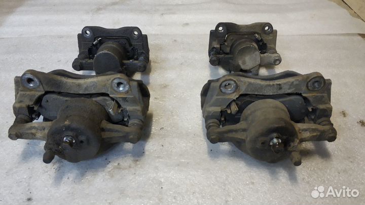 Тормозной суппорт на Toyota avensis 2