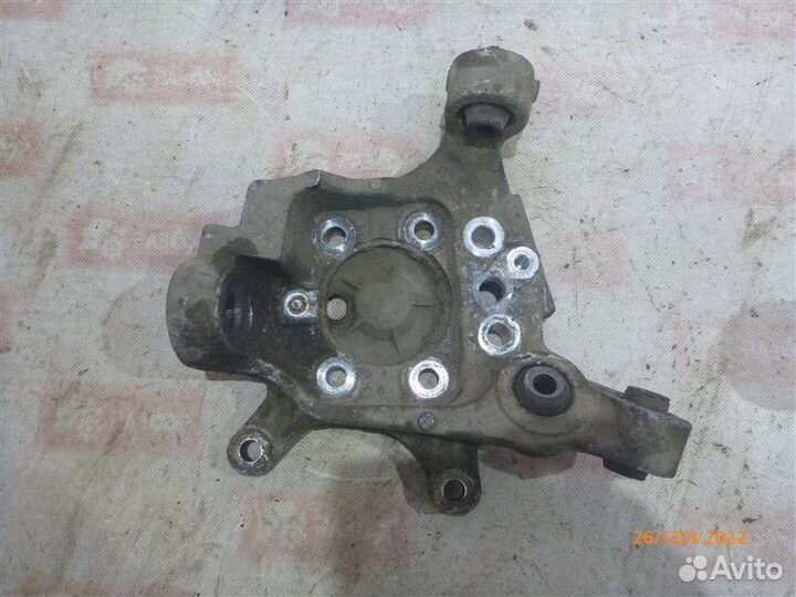 Кулак поворотный задний правый Nissan Teana J31