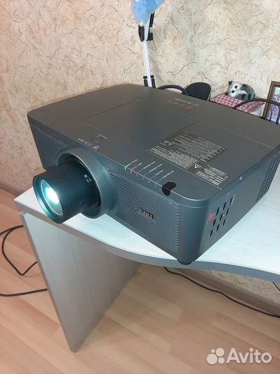 Профессиональный видеопроектор eiki LC-WXL200