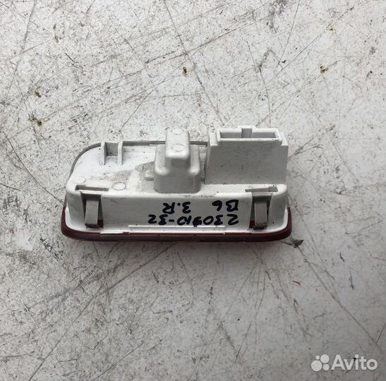 Салонный плафон подсветки задней R двери Пассат Б6