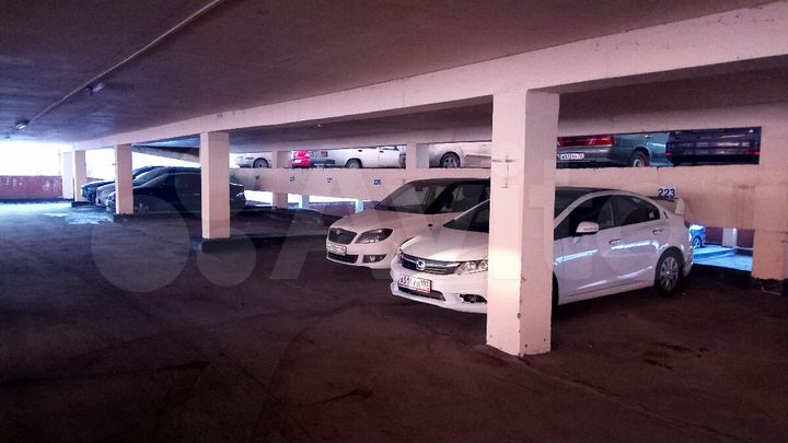 Машиноместо, > 30 м²