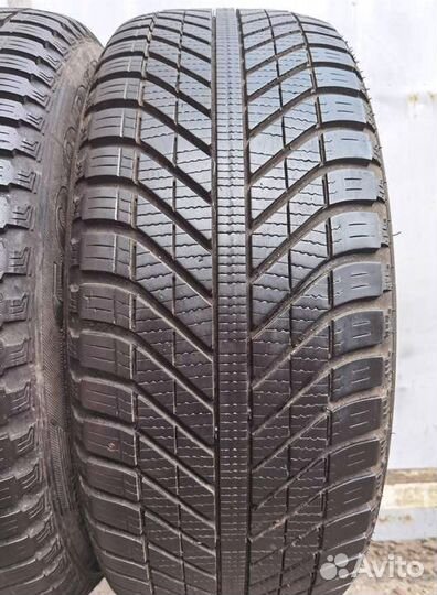 Goodyear Vector 4Seasons 235/55 R17 99V