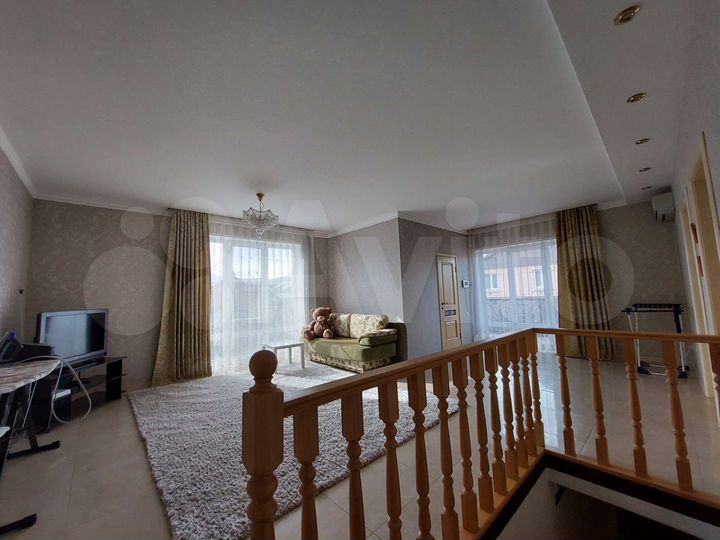 Дом 300 м² на участке 6 сот.