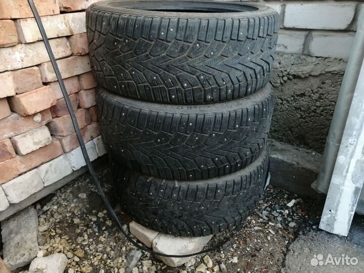 Gislaved Nord Frost 200 225/45 R17