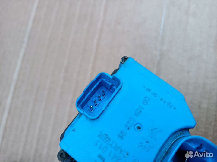 Резистор вентилятора Peugeot 308 2011