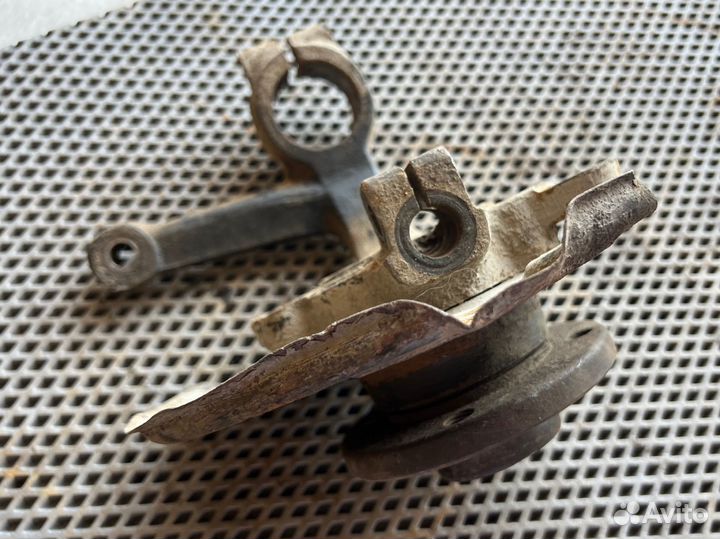 Кулак поворотный передний левый Skoda Felicia