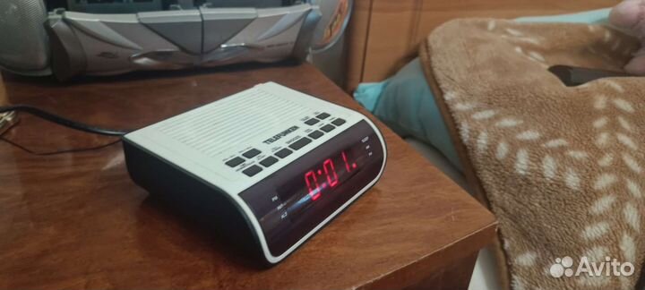 Радио часы будильник с радиоприёмником