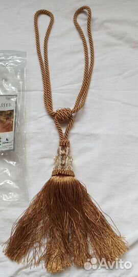 Подхват с кисточкой для штор