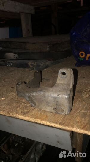 Кронштейн гидроусилителя Audi 80 100 026145531D