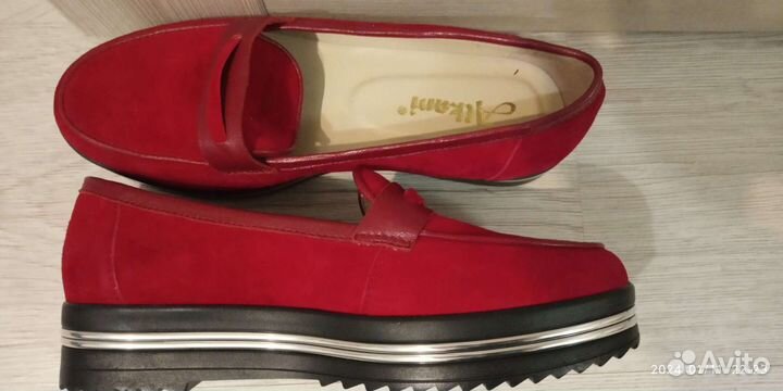 Лоферы женские