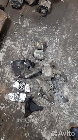 Кронштейн крепление двигателя Opel Vectra B