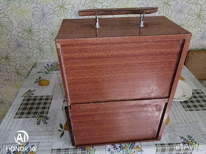 Ящик для переноски или продажи птичек