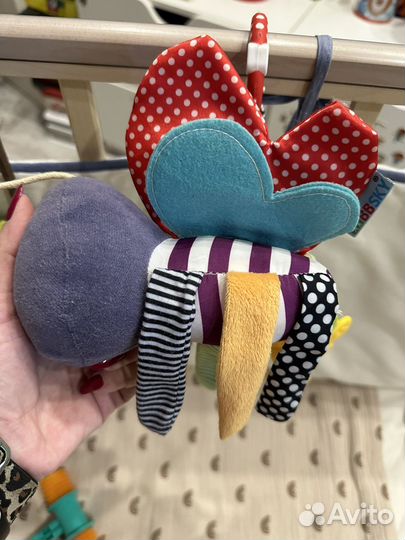 Игрушки-подвески развивающие в кроватку