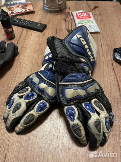 Мотоэкипировка: мотоперчатки