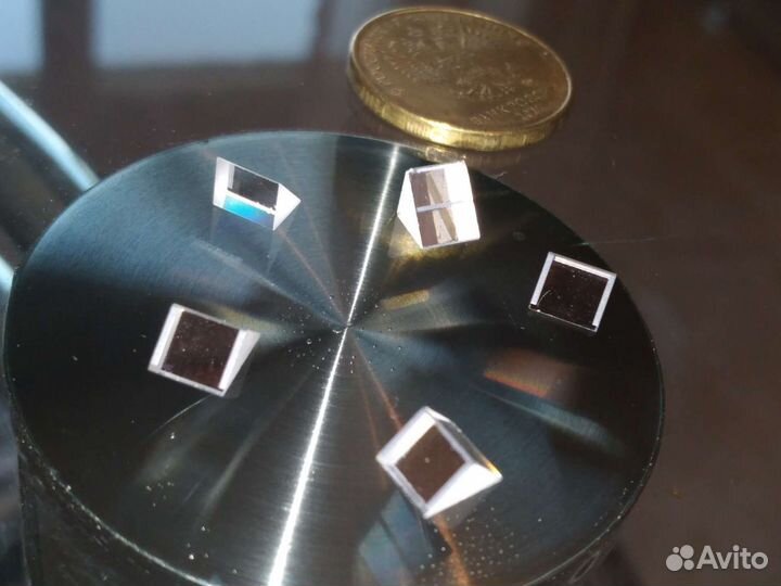 Оптическая линза треугольная