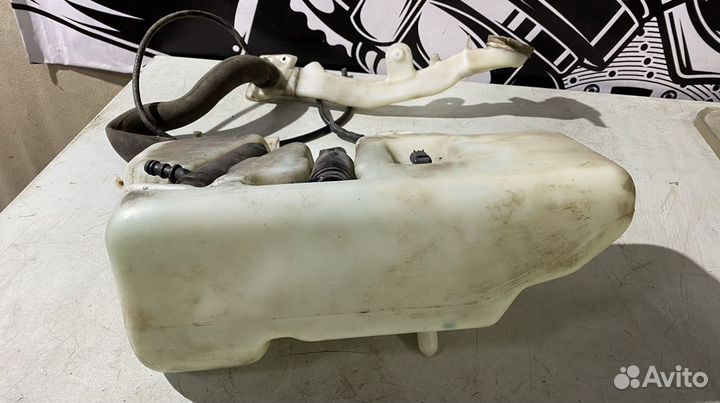 Бачок омывателя лобового стекла BMW 7 series E38