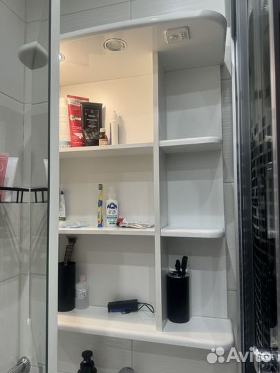 Подвесной шкаф с зеркалом и подсветкой