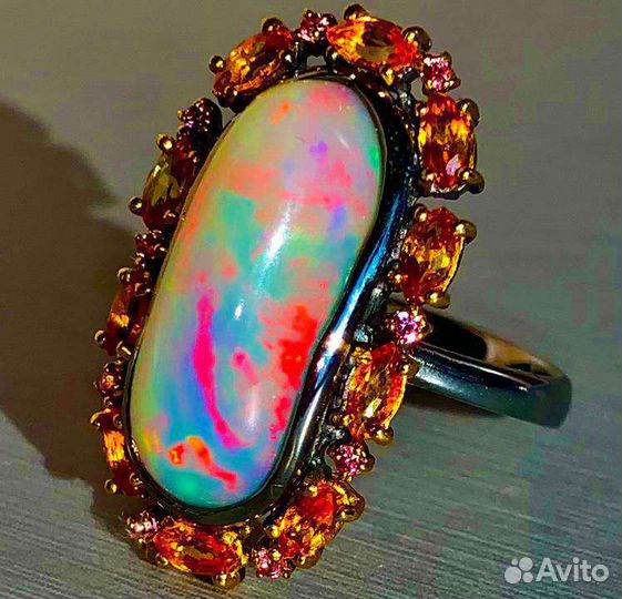 Кольцо с крупным натуральным Опалом и Сапфирами