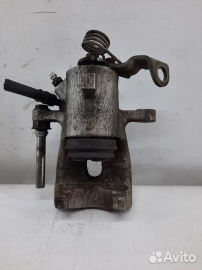 Суппорт тормозной задний правый Opel Zafira B