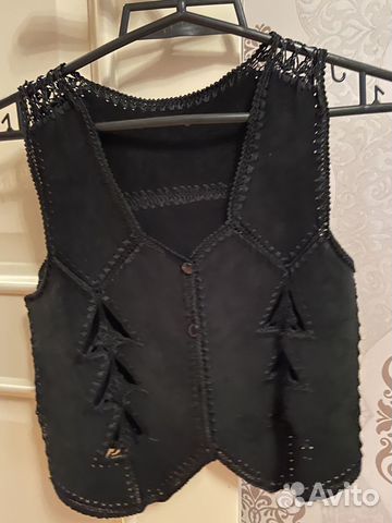 Кожаная жилетка на девочку