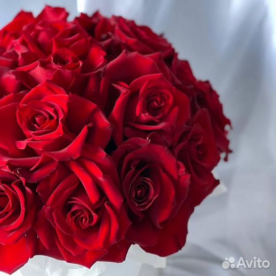 Композиция из 21 красной розы