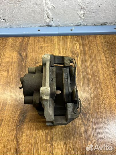 Суппорт тормозной передний правый Skoda Rapid