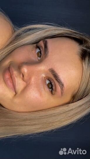 Модель на брови