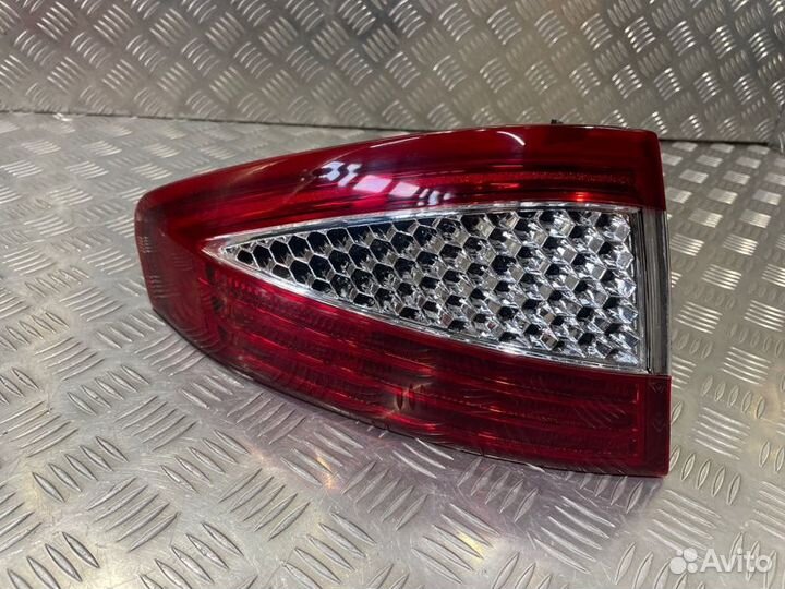 Фонарь задний левый Ford Mondeo 4 2.3