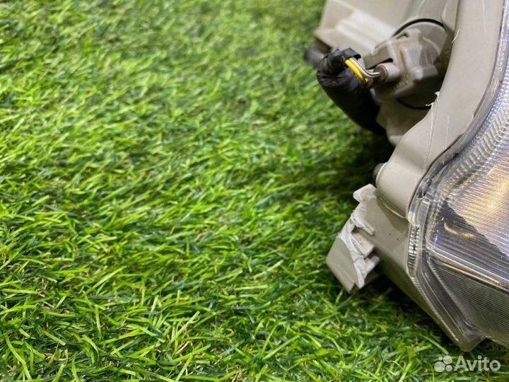 Фара передняя левая Toyota Allion ZRT265