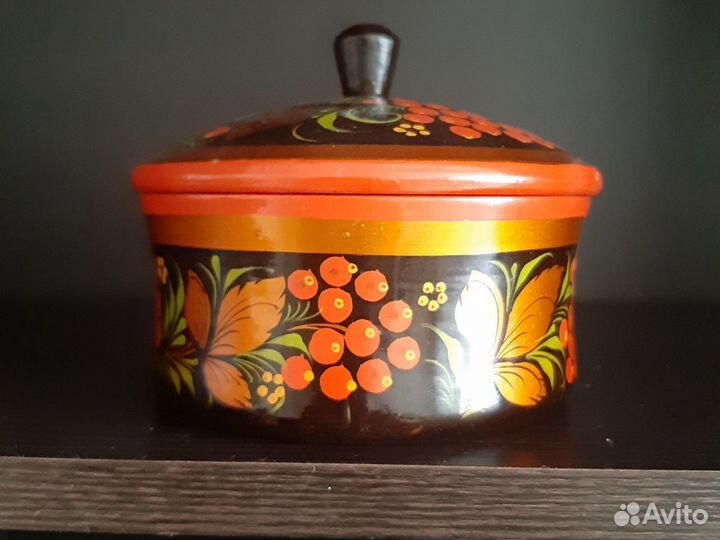 Продам банка с крышкой с пипочкой хохлома