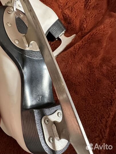 Коньки фигурные Graf Montana