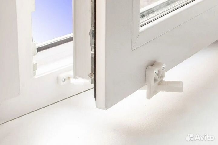 Ограничитель, замок на окно Гребёнка