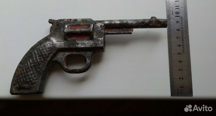 Игрушечный пистолет